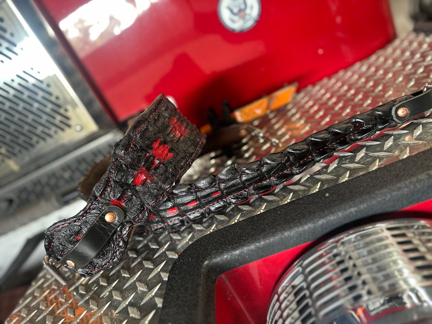 (1 OFF) CUSTOM CROCODILE RADIO STRAP SET