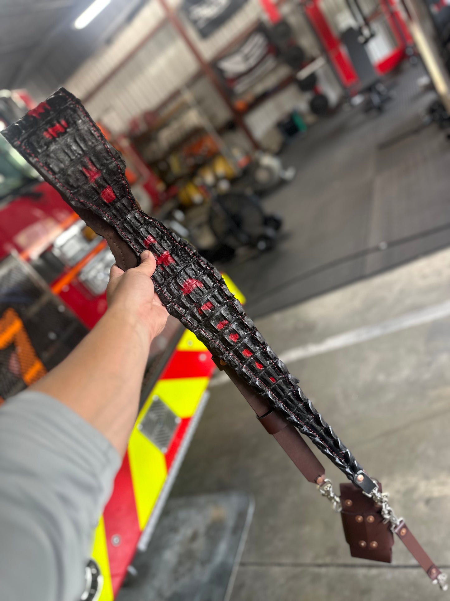 (1 OFF) CUSTOM CROCODILE RADIO STRAP SET