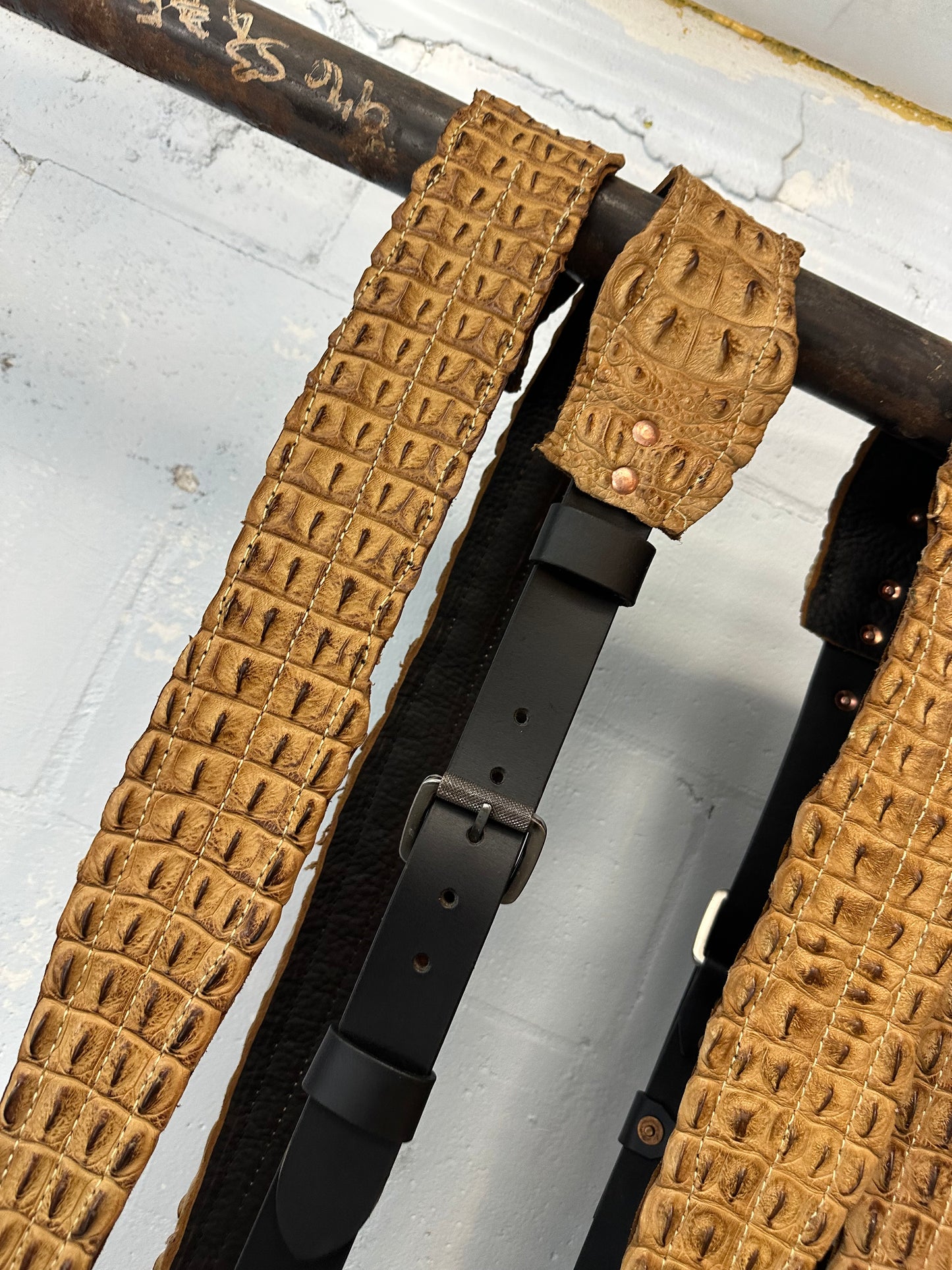 CUSTOM CROCODILE RADIO STRAP SET