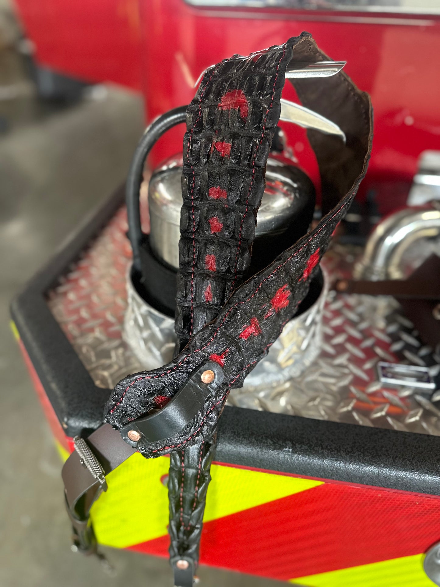 (1 OFF) CUSTOM CROCODILE RADIO STRAP SET