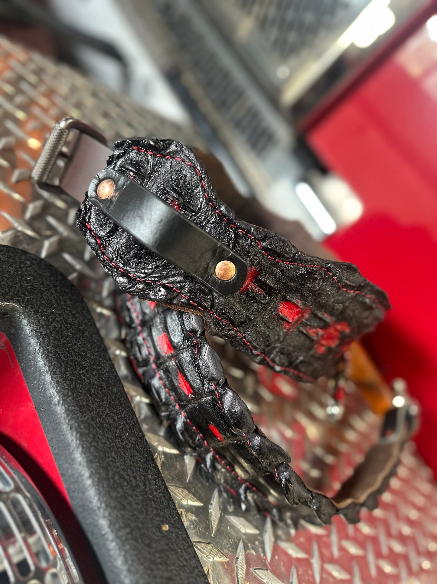 (1 OFF) CUSTOM CROCODILE RADIO STRAP SET