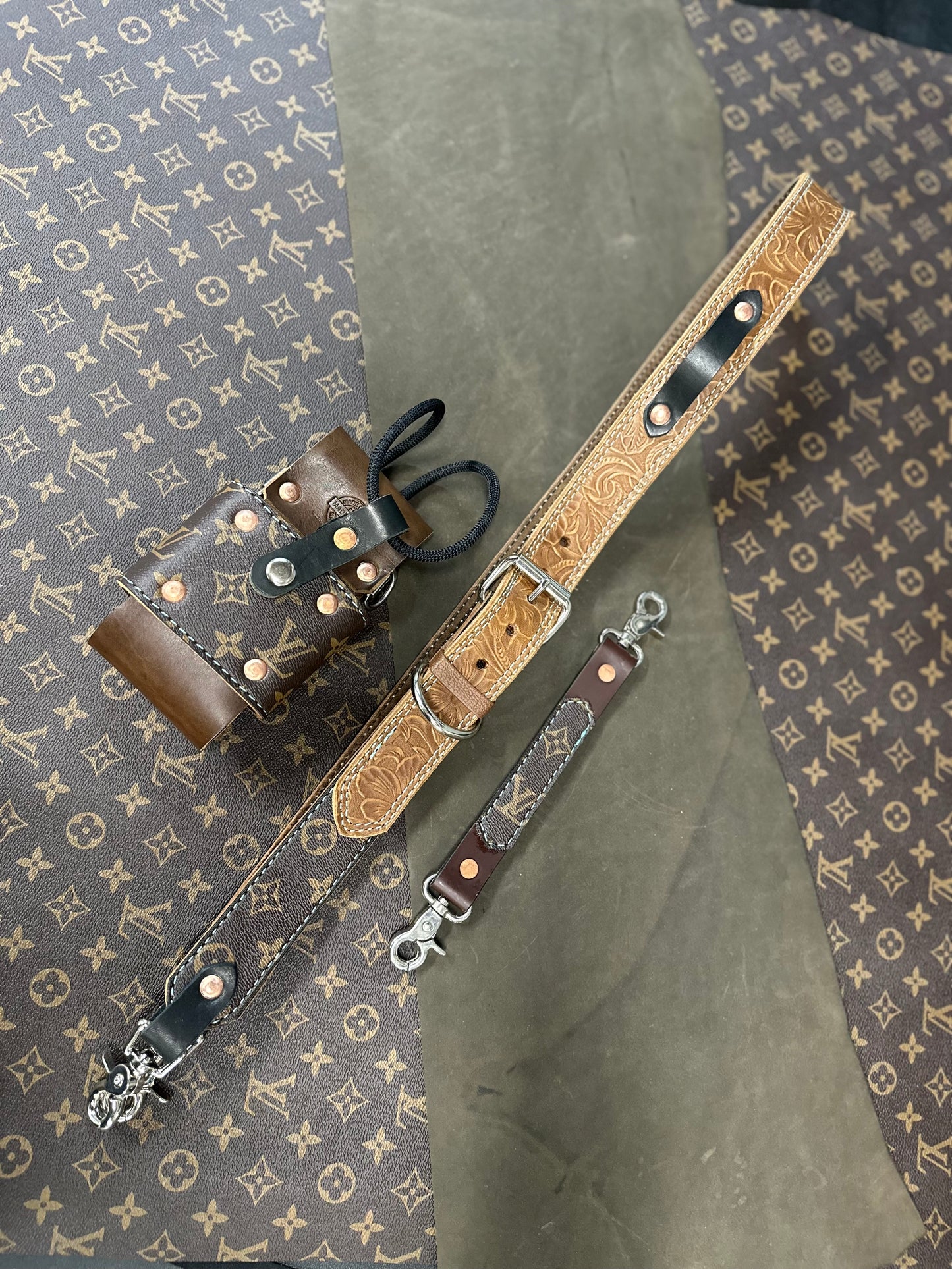 LV TOOLED RADIO STRAP SET