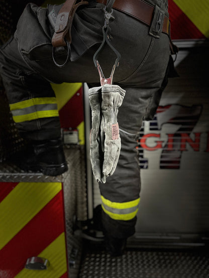 GLOVE CLIP / DOOR CHOCK NO.2