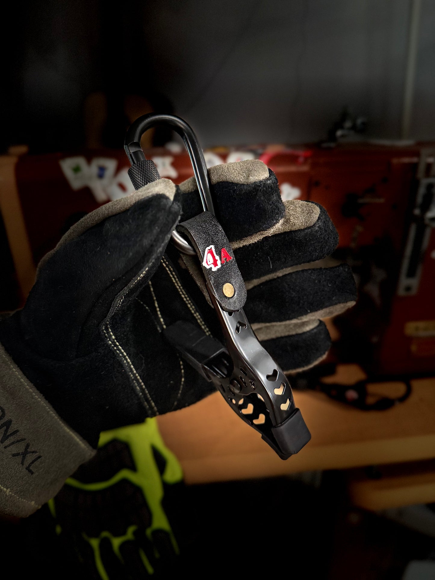 Custom - Locking Carabiner Glove Clip - Door Chock - black