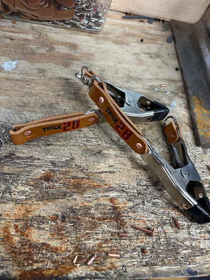 GLOVE CLIP / DOOR CHOCK