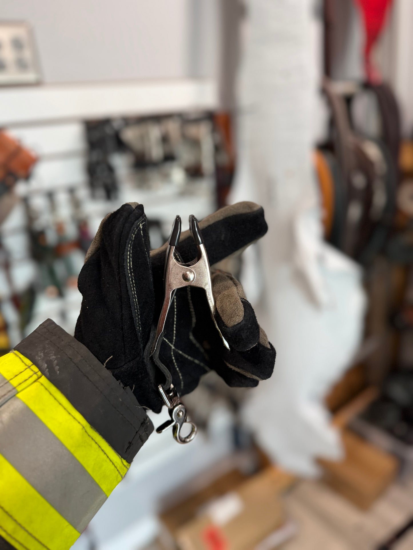 SABER FIRE GLOVES - GLOVE CHOCK