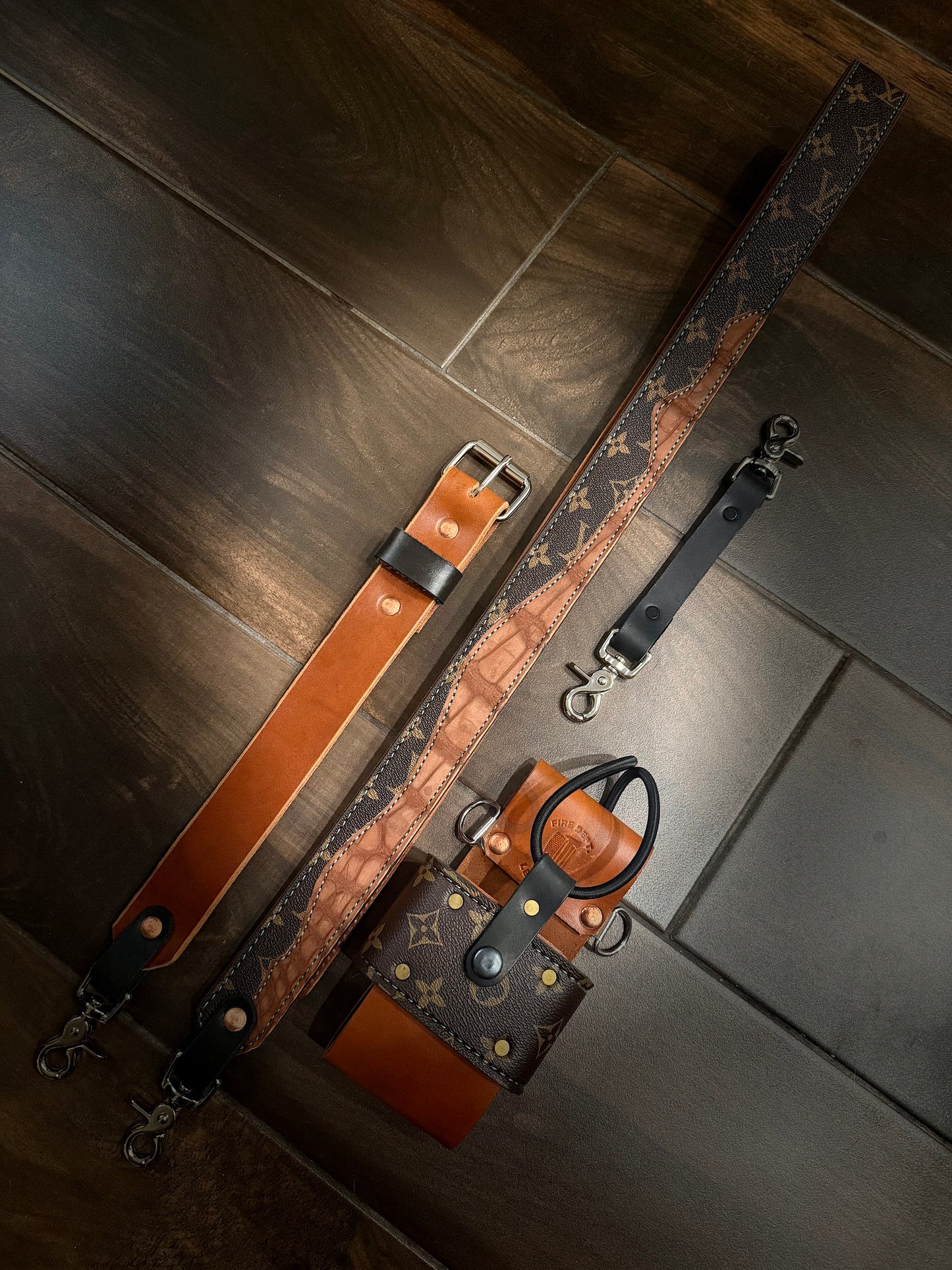THE BAYOU BANDIT – Designer × Crocodile Radio Strap Set