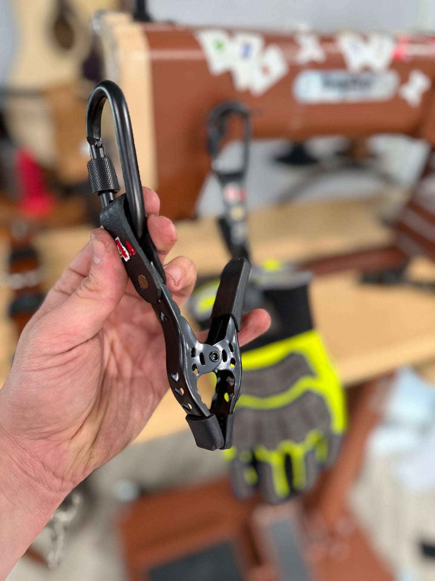 Custom - Locking Carabiner Glove Clip - Door Chock - black