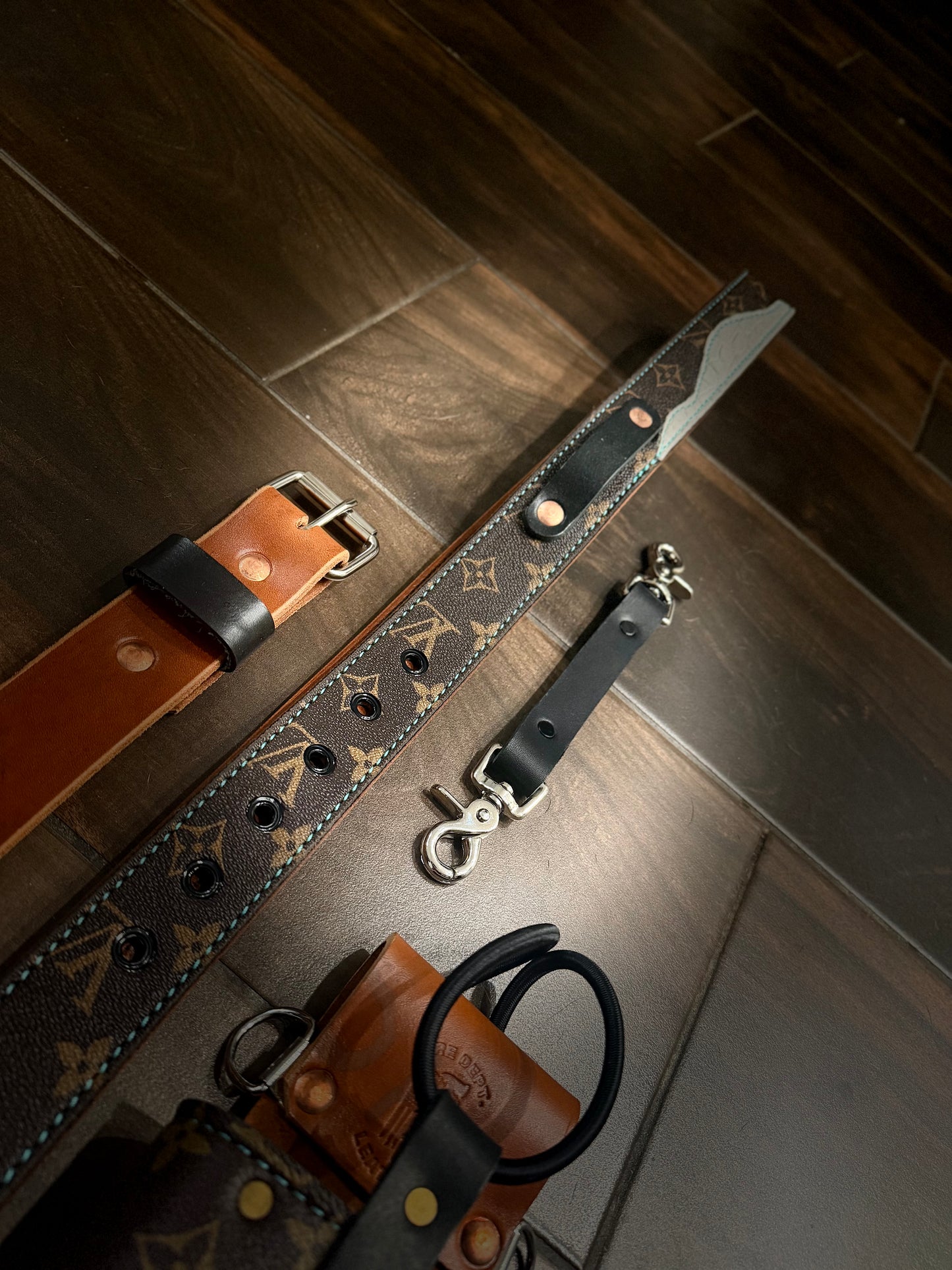 THE BAYOU BANDIT – Designer × Crocodile Radio Strap Set