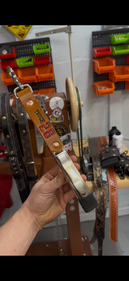 GLOVE CLIP / DOOR CHOCK