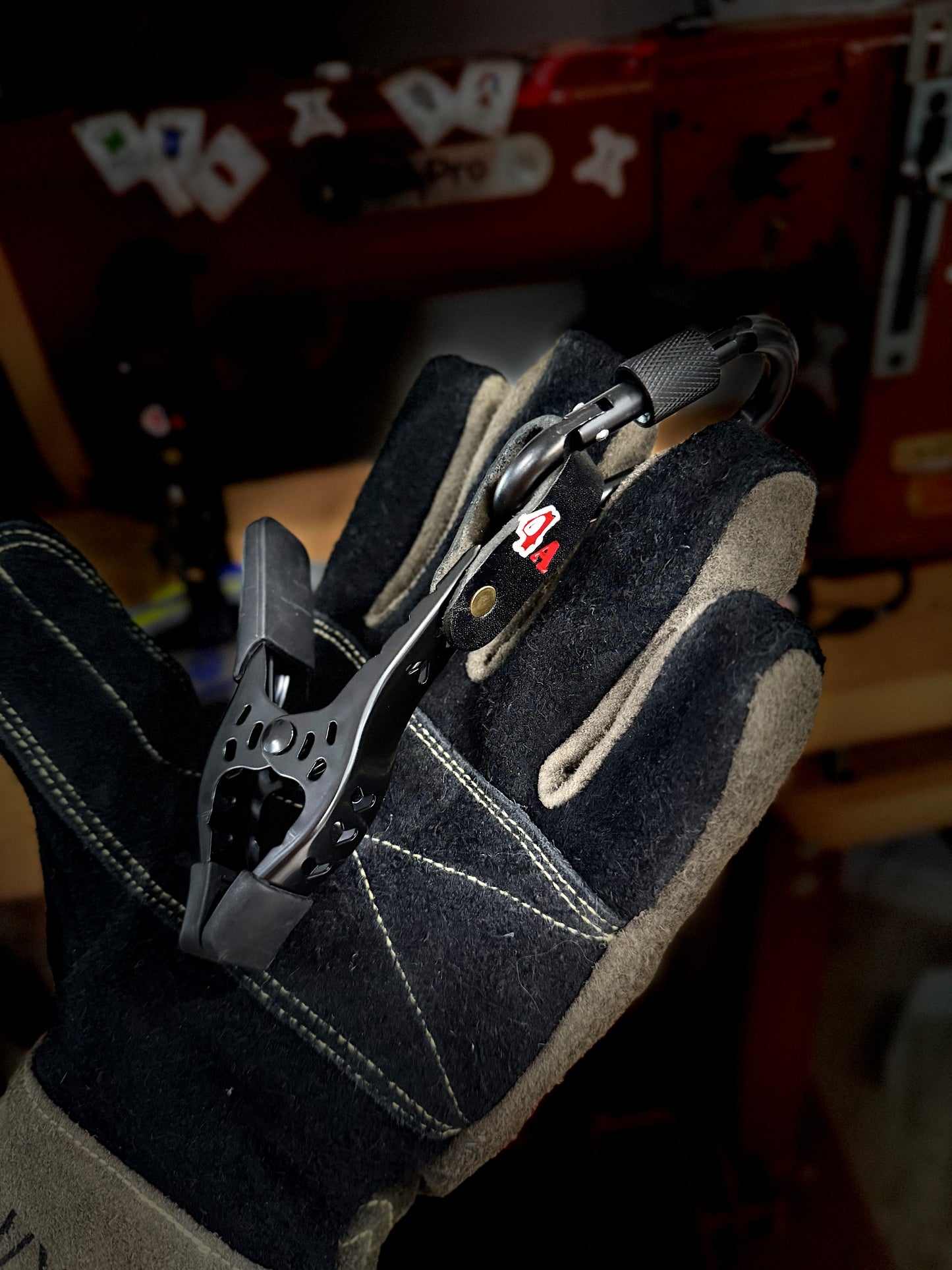 Custom - Locking Carabiner Glove Clip - Door Chock - black