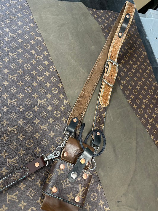 LV TOOLED RADIO STRAP SET
