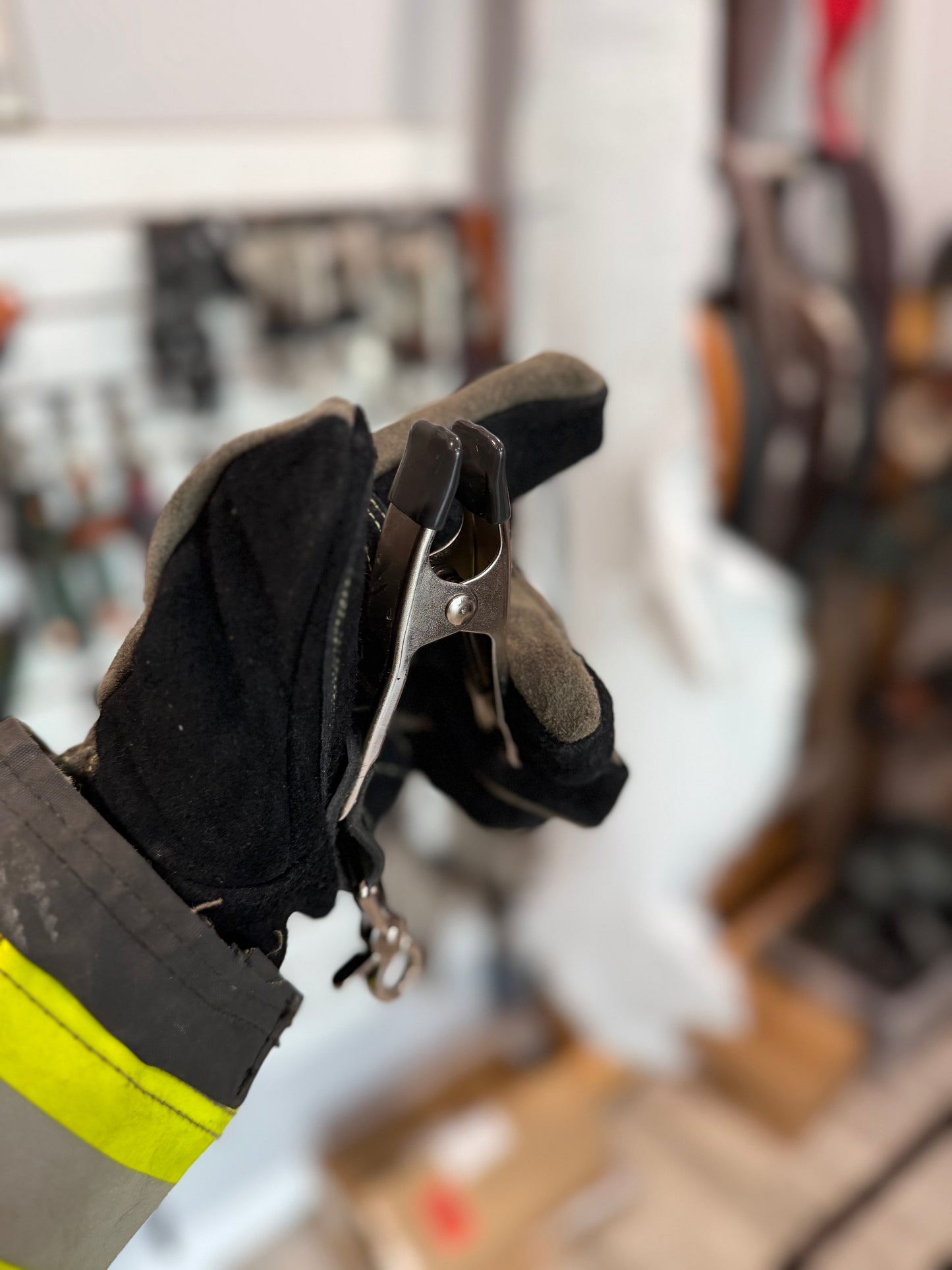 SABER FIRE GLOVES - GLOVE CHOCK