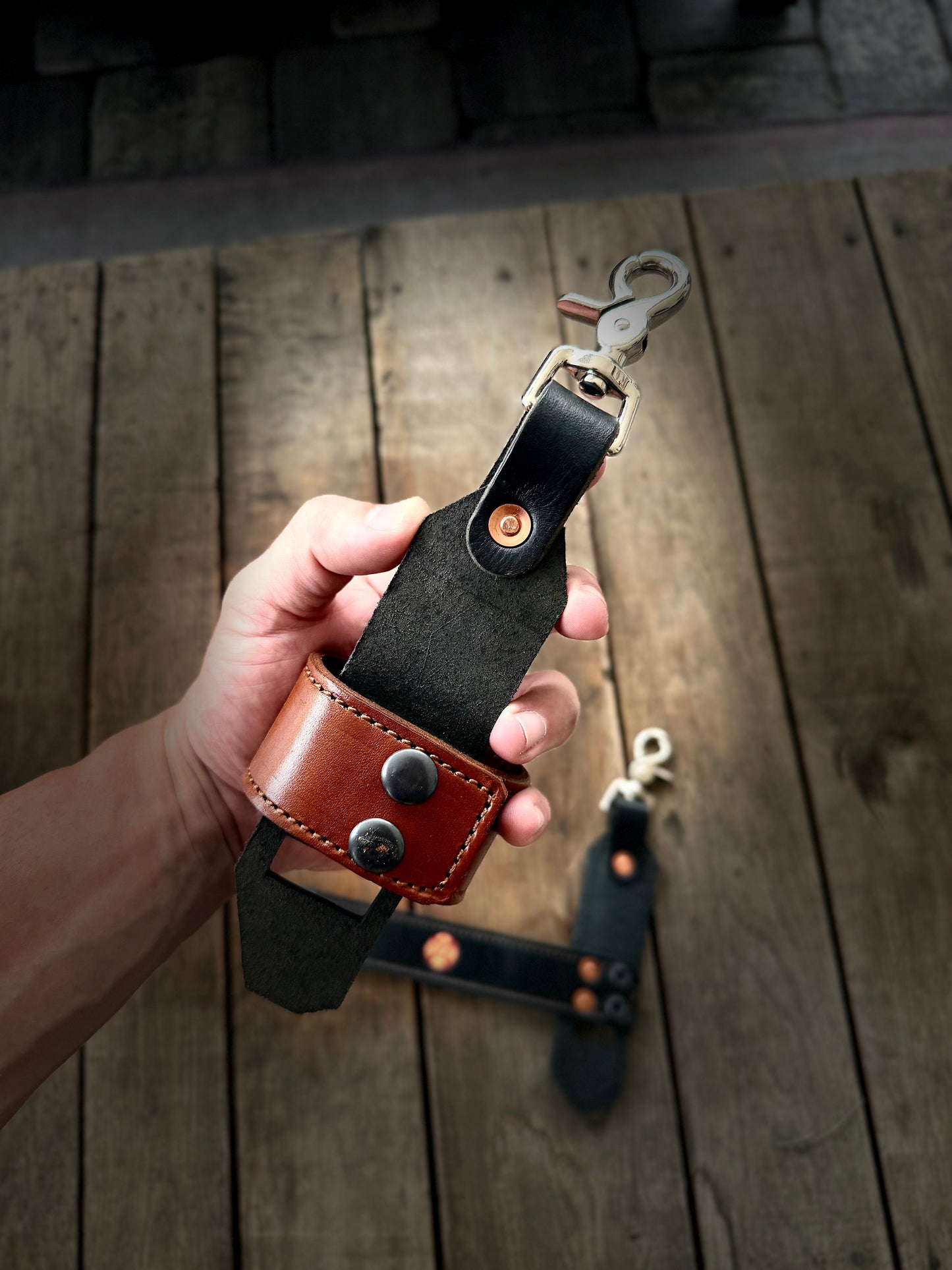 “FAT STRAP” Leather Inverted flashlight holder