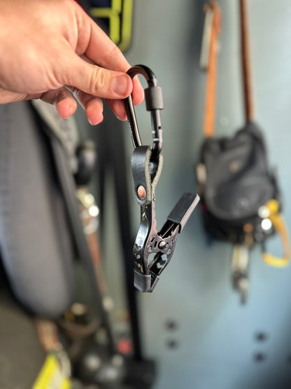 Locking Carabiner Glove Clip - Door Chock - black