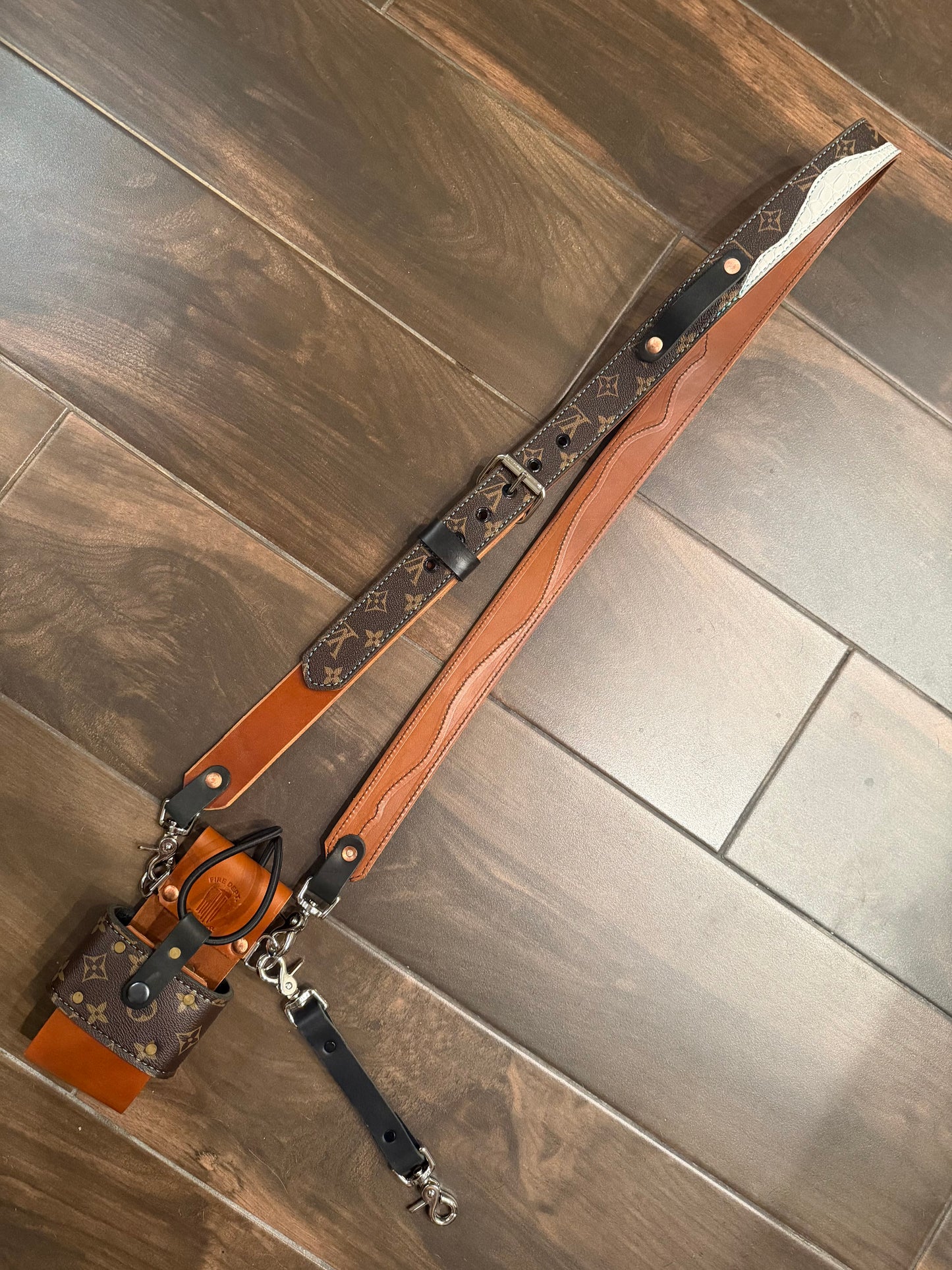 THE BAYOU BANDIT – Designer × Crocodile Radio Strap Set