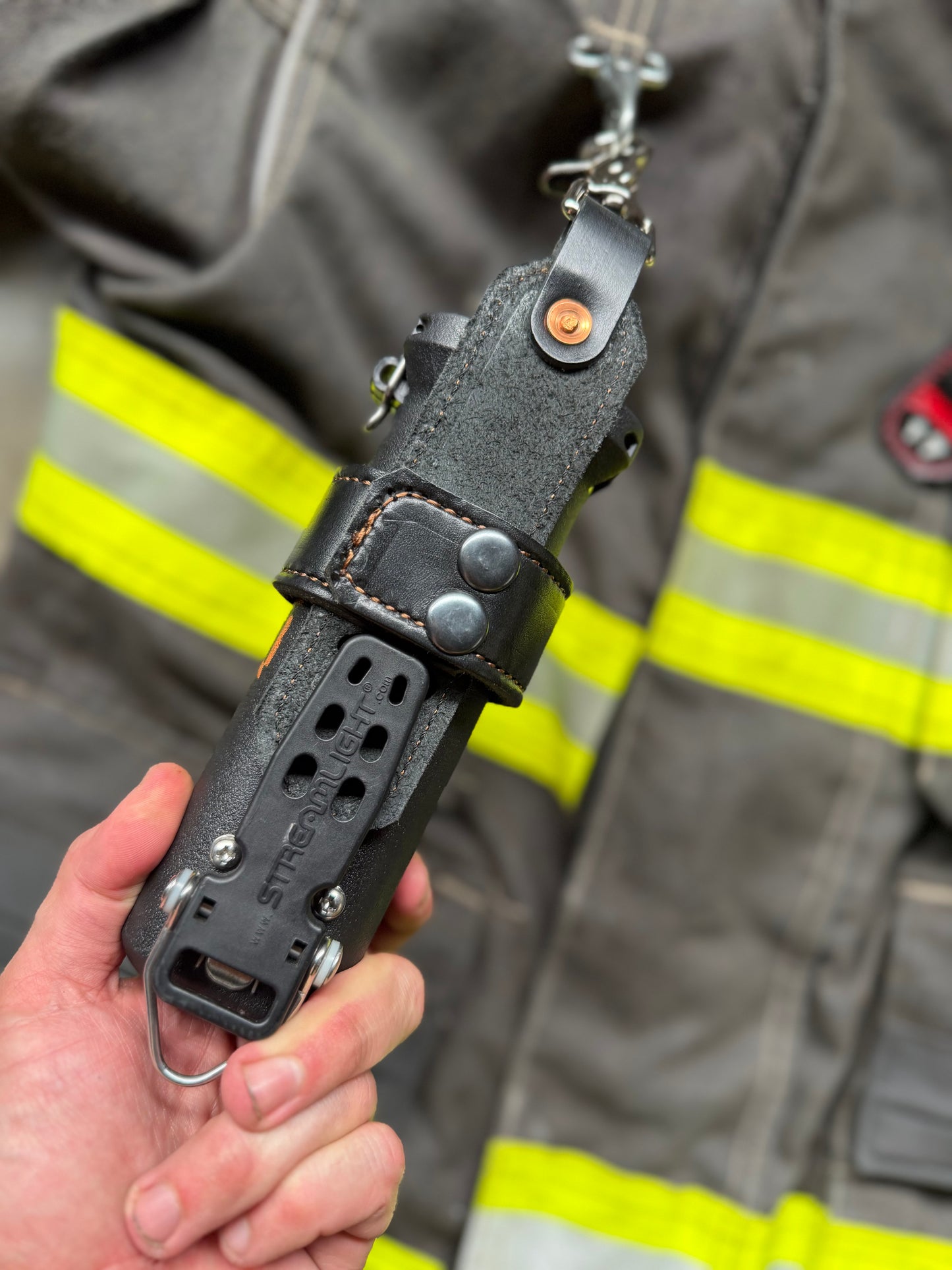 “FAT STRAP” Leather Inverted flashlight holder
