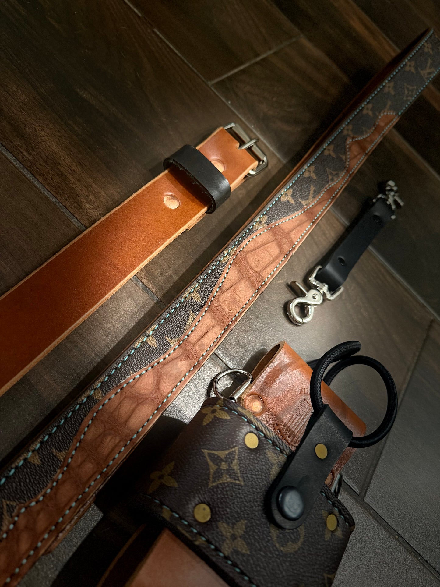 THE BAYOU BANDIT – Designer × Crocodile Radio Strap Set