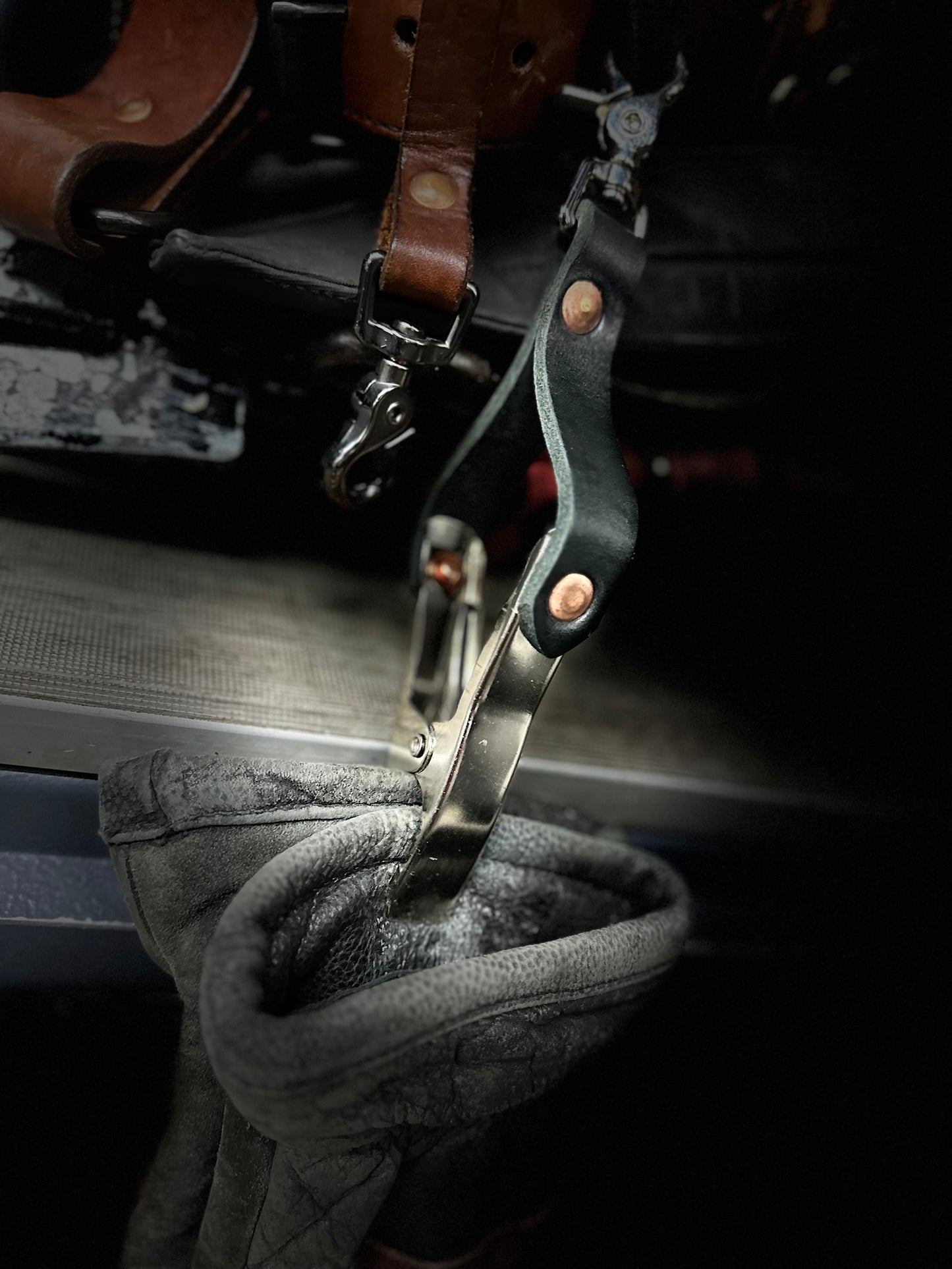 GLOVE CLIP / DOOR CHOCK NO.2